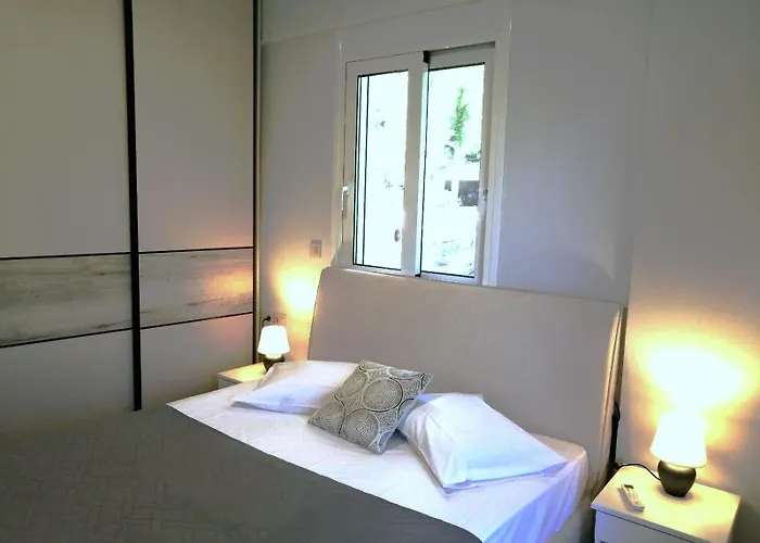 Thea Eurostina * Pyrgos (Corinthia)